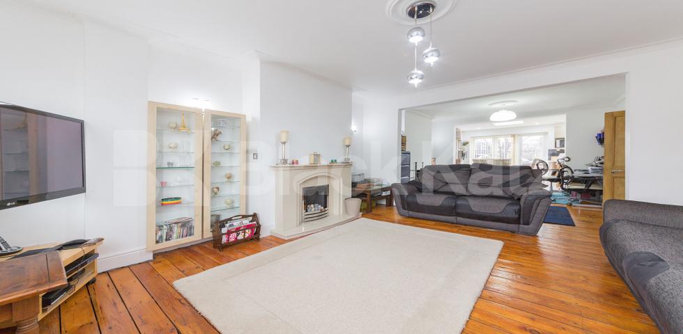 			Fantastic New Instruction!, 4 Bedroom, 1 bath, 1 reception House			  Petworth Road, North Finchley